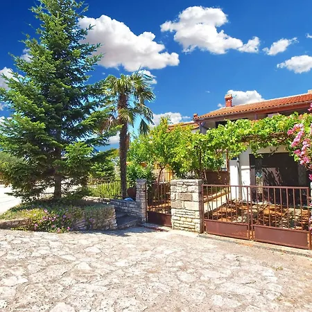 Apartment Near In Stinjan-istrien 44743